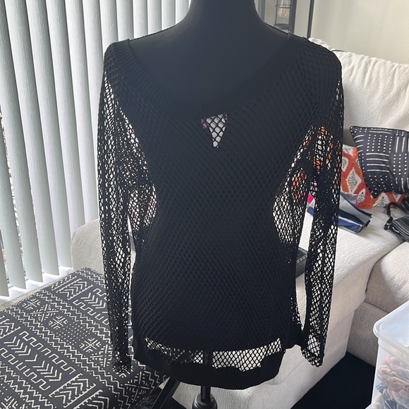 Fashion Exit | Net V-Neck Long Sleeve Top - Picture 6 of 6